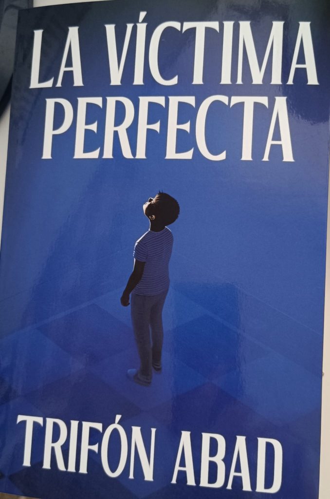 La víctima perfecta: el polifónico pulso de un thriller contemporáneo.