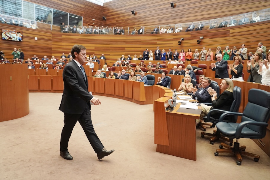 Piden la dimisión de Mañueco: “Estaba de vacaciones mientras todo ardía”