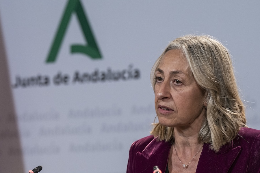 Dimite la consejera de Salud de Andalucía por los errores en los cribados de cáncer de mama
