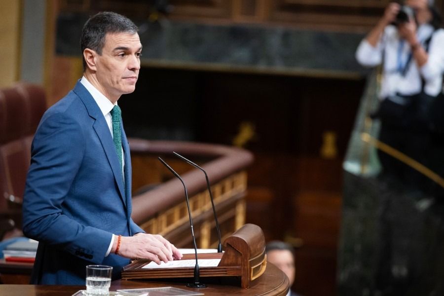 Sánchez arremete contra PP y Vox: ”Defender a España no es pasear con la bandera del aguilucho”