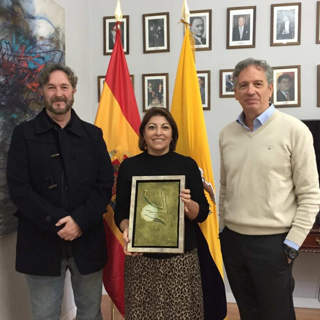 Arroyo Ceballos entrega obra a Embajada de Ecuador