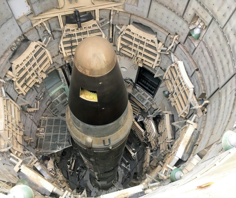 Premio Nobel de la Paz Carlos Umaña pide a Sánchez que firme el Tratado Prohibición de Armas Nucleares