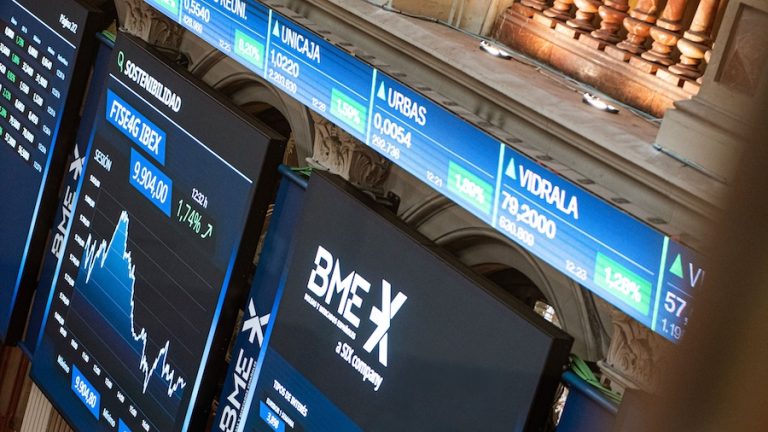 El IBEX cede un 1,4% semanal y cae a los 17.679 puntos