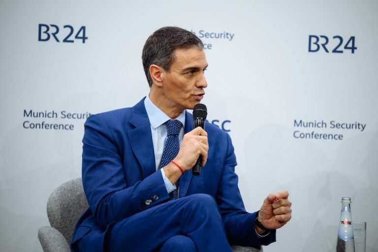 Sánchez alza la voz contra el rearme nuclear y pide un nuevo tratado de no proliferación