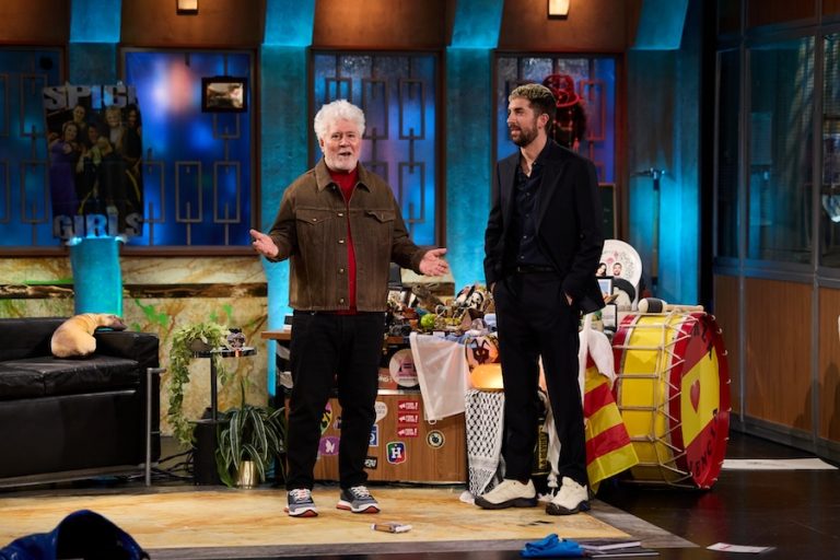Pedro Almodovar triunfa en ‘La Revuelta’ y lidera las audiencias de la noche del jueves