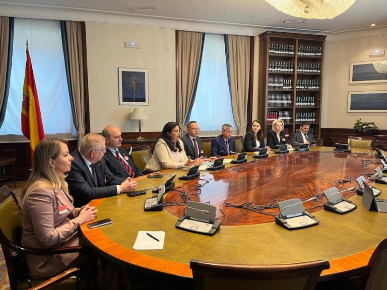 La red ‘United for Ukraine’ pide a España que deje de comprar gas ruso