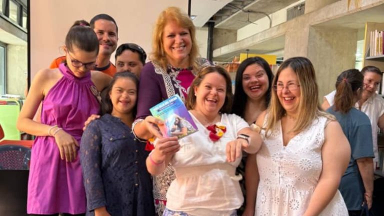 Patrícia Jordán Alegrett revela en Más allá del color: Pinceladas de vida cómo el arte transformó vidas y rompió barreras
